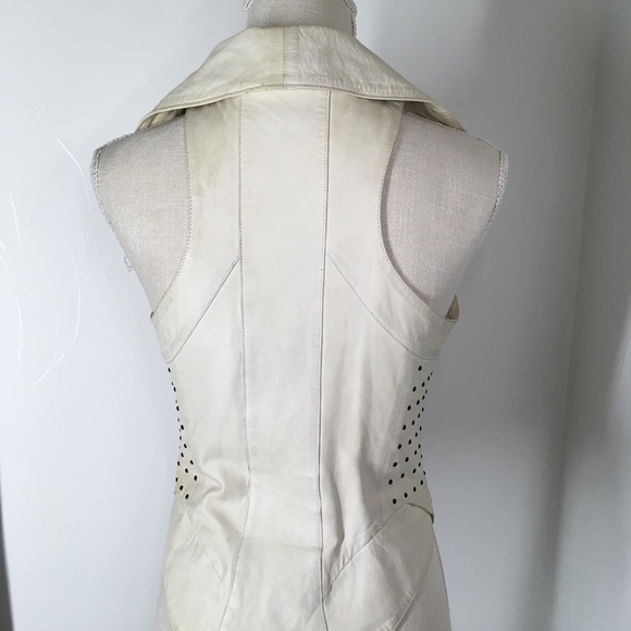 Ernte/Tiffa Novoa- leather vest w/large lapels, charcoal metal stud accents, zip - Picture 6 of 8